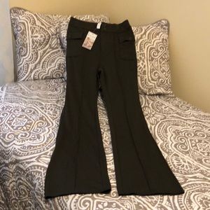 Halara NWT High Waisted Side Flap Pocket Flare Casual Cargo Pants Forest Green